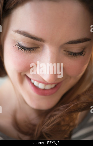 Nahaufnahme eines Weibes lächelndes Gesicht Stockfoto