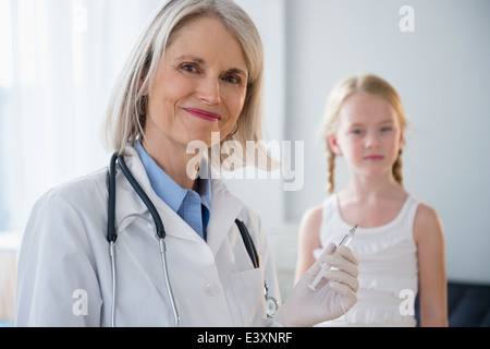 Kaukasische Arzt des Patienten Temperatur der Einnahme Stockfoto