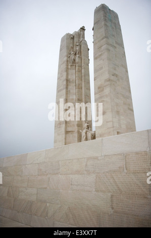 Die vordere Wand der Canadian National Vimy Memorial mit den eingravierten Namen der 11.285 Kanadier getötet in Frankreich Stockfoto