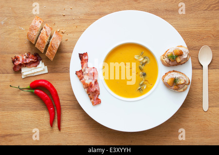 Kürbis pürieren Suppe mit extras Stockfoto