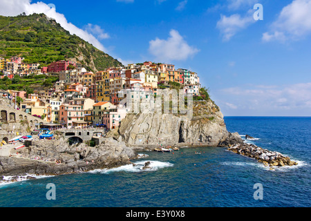 Manorola ist eine der fünf berühmten bunten Dörfern der Cinque Terre in Italien. Stockfoto