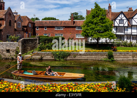 Bootfahren auf dem Fluss Stour, Canterbury, Kent, UK Stockfoto