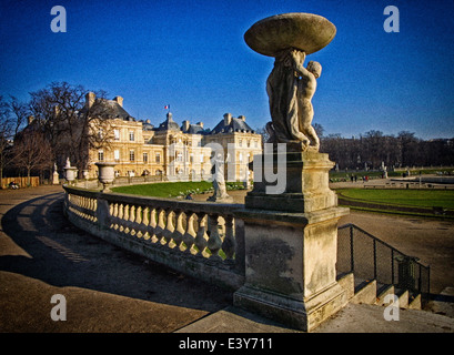 Paris ist ein Synonym für Schönheit, Kultur und einen eigenen Stil, der in seiner Menschen, Geschäfte und Gebäude zu sehen ist Stockfoto