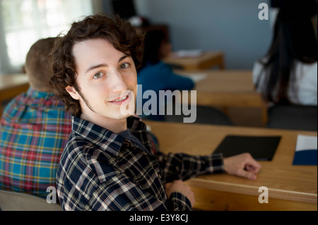 Studentin im Klassenzimmer, Porträt Stockfoto