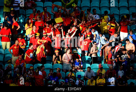 Salvador da Bahia, Brasilien. 1. Juli 2014. Belgiens Fans warten eine Runde 16 Spiel zwischen Belgien und den USA der FIFA WM 2014 in der Arena Fonte Nova Stadion in Salvador, Brasilien, am 1. Juli 2014. Bildnachweis: Guo Yong/Xinhua/Alamy Live-Nachrichten Stockfoto