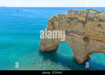 Meer Arch in Praia da Marinha in Algarve, Portugal Stockfoto