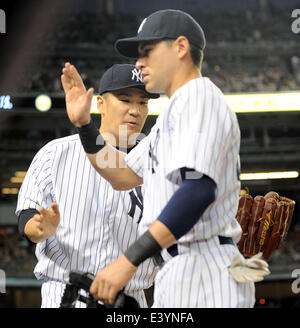 Masahiro Tanaka (Yankees), 28. Juni 2014 - MLB: Masahiro Tanaka von der New York Yankees geht zurück auf die Trainerbank nach dem 6. Inning während der Major League Baseball Spiel gegen die Boston Red Sox im Yankee Stadium in der Bronx, NY, USA. (Foto: AFLO) Stockfoto