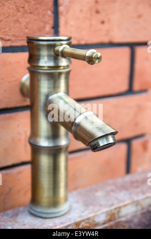 alten Stil Messing Wasserhahn Stockfoto