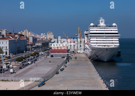 MSC Orchestra angedockt in Lissabon Portugal. Stockfoto