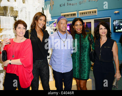 Victor Matthews Debüt Skulptur "Garten" in Zusammenarbeit mit Installinga Kinder in Miami Kinder Musuem Featuring: Russell Simmons Where: Miami, Florida, USA bei: 5. Dezember 2013 Stockfoto