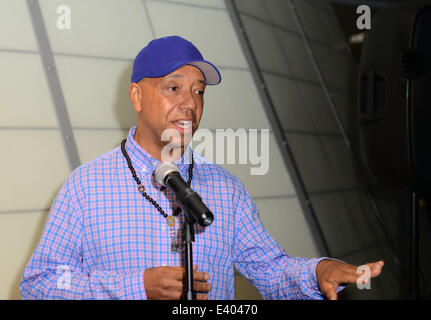 Victor Matthews Debüt Skulptur "Garten" in Zusammenarbeit mit Installinga Kinder in Miami Kinder Musuem Featuring: Russell Simmons Where: Miami, Florida, USA bei: 5. Dezember 2013 Stockfoto