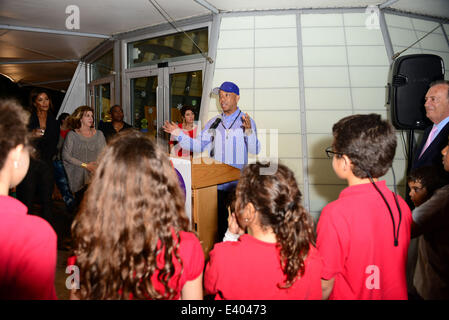 Victor Matthews Debüt Skulptur "Garten" in Zusammenarbeit mit Installinga Kinder in Miami Kinder Musuem Featuring: Russell Simmons Where: Miami, Florida, USA bei: 5. Dezember 2013 Stockfoto