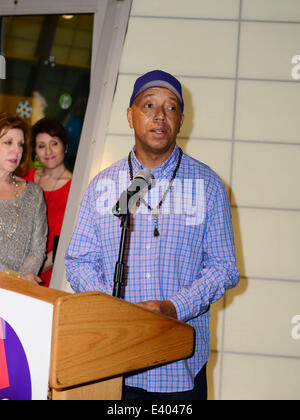 Victor Matthews Debüt Skulptur "Garten" in Zusammenarbeit mit Installinga Kinder in Miami Kinder Musuem Featuring: Russell Simmons Where: Miami, Florida, USA bei: 5. Dezember 2013 Stockfoto