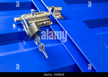 Eisen-Sperre für die Metalltür Stockfoto