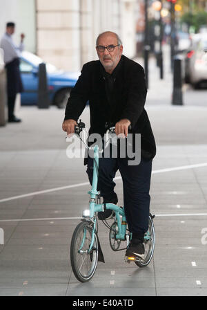 Anreise für Andrew Marr Show und allgemeine Ankünfte im BBC Television Centre.  Mitwirkende: Alan Yentob Where: London, Vereinigtes Königreich bei: 8. Dezember 2013 Stockfoto