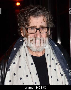 Original Starsky & Hutch Schauspieler Paul Michael Glaser fast unkenntlich hinter einem Bart und Brille, als er bei The Saturday Night Show mit anderen Gästen ankommt...  Mitwirkende: Paul Michael Glaser wo: Dublin, Irland bei: 8. Dezember 2013 Stockfoto