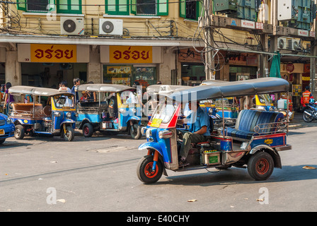 Tuk-Tuk-Taxis auf der Straße in Bangkok thailand Stockfoto