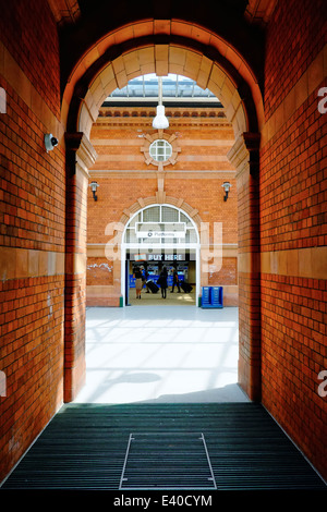 Eingang der Nottingham Railway Station England UK Stockfoto