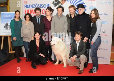 Premiere von Belle & Sebastian als Teil der Französischen Filmwoche im Cinema Paris Featuring: Nicolas Vanier, Tchéky Karyo, Andreas Pietschmann, Belle, Gast wo: Berlin, Deutschland bei: 9. Dezember 2013 Stockfoto