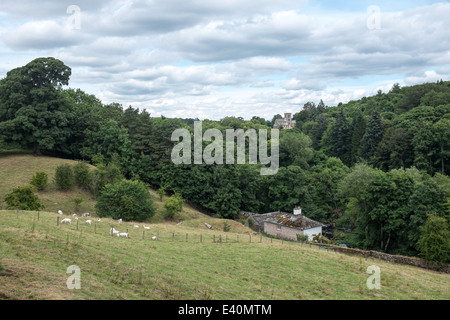 St. Michaels Kirche Askham, gesehen von Askham Hall, in der Nähe von Penrith, Cumbria, UK Stockfoto