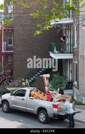 Menschen, die am 1. Juli in Montreal Kanada - über 250 000 Bürger an diesem Tag in der Provinz Quebec zu bewegen Stockfoto