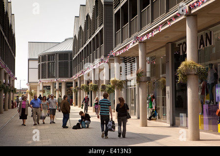 UK England, Suffolk, Bury St Edmunds, Shopper in The Arc, neue shopping-Komplex Stockfoto