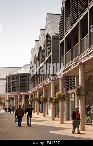 UK England, Suffolk, Bury St Edmunds, Shopper in The Arc, neue shopping-Komplex Stockfoto