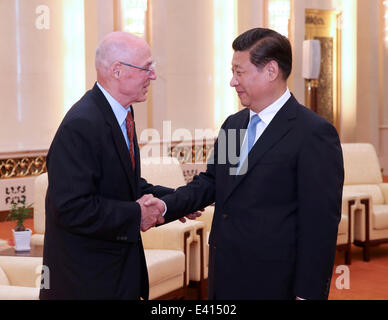 Peking, China. 2. Juli 2014. Chinese President Xi Jinping (R) trifft sich mit ehemaligen US-Finanzminister Henry Paulson in Peking, Hauptstadt von China, 2. Juli 2014. Bildnachweis: Pang Xinglei/Xinhua/Alamy Live-Nachrichten Stockfoto