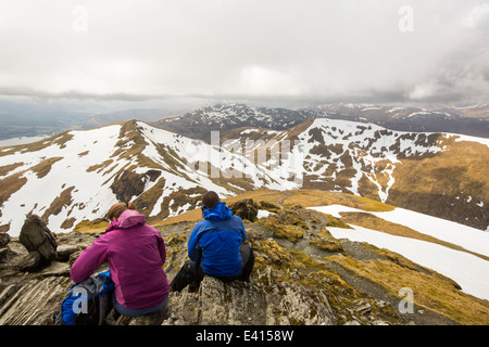 Blick in Richtung Beinn Ghlas, Meall Corranaich und Meall Nan Tarmachana, Munro auf der Seite Ben Lawers oben Loch Tay Stockfoto