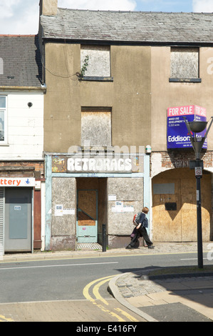 Entleeren und mit Brettern vernagelt alte Einzelhandelsflächen auf Friargate, Preston Stockfoto