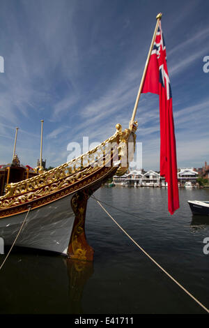 Henley on Thames, Berkshire, UK. 2. Juli 2014. Das Royal Barge Gloriana verankert, an den Ufern der Themse in Henley am ersten Tag von der Henley Royal Regatta feiert sein 175-jähriges Jubiläum Credit: Amer Ghazzal/Alamy Live-Nachrichten Stockfoto