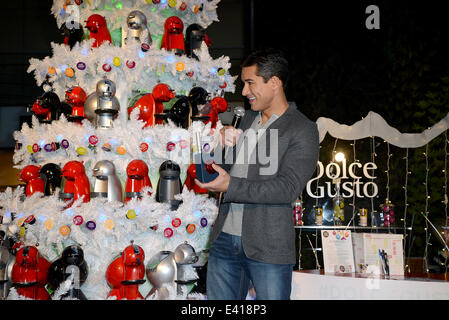 Mario Lopez kommt Nescafe Dolce Gusto um host einen Pop-up-Urlaub und Baum-Zeremonie Featuring: Mario Lopez Where: Los Angeles, California, Vereinigte Staaten von Amerika bei: 13. Dezember 2013 Stockfoto