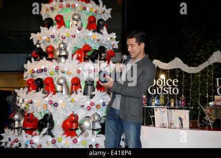 Mario Lopez kommt Nescafe Dolce Gusto um host einen Pop-up-Urlaub und Baum-Zeremonie Featuring: Mario Lopez Where: Los Angeles, California, Vereinigte Staaten von Amerika bei: 13. Dezember 2013 Stockfoto
