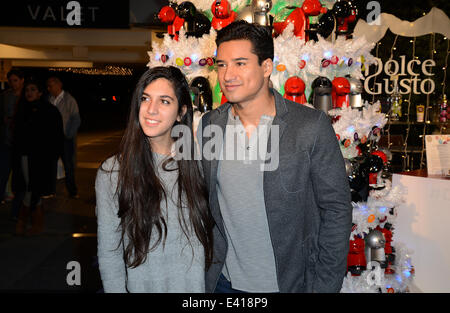 Mario Lopez kommt Nescafe Dolce Gusto um host einen Pop-up-Urlaub und Baum-Zeremonie Featuring: Mario Lopez Where: Los Angeles, California, Vereinigte Staaten von Amerika bei: 13. Dezember 2013 Stockfoto