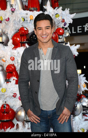Mario Lopez kommt Nescafe Dolce Gusto um host einen Pop-up-Urlaub und Baum-Zeremonie Featuring: Mario Lopez Where: Los Angeles, California, Vereinigte Staaten von Amerika bei: 13. Dezember 2013 Stockfoto