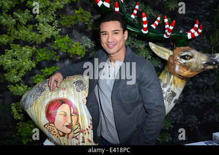Mario Lopez kommt Nescafe Dolce Gusto um host einen Pop-up-Urlaub und Baum-Zeremonie Featuring: Mario Lopez Where: Los Angeles, California, Vereinigte Staaten von Amerika bei: 13. Dezember 2013 Stockfoto
