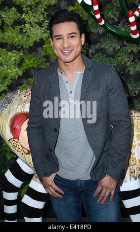 Mario Lopez kommt Nescafe Dolce Gusto um host einen Pop-up-Urlaub und Baum-Zeremonie Featuring: Mario Lopez Where: Los Angeles, California, Vereinigte Staaten von Amerika bei: 13. Dezember 2013 Stockfoto