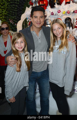 Mario Lopez kommt Nescafe Dolce Gusto um host einen Pop-up-Urlaub und Baum-Zeremonie Featuring: Mario Lopez Where: Los Angeles, California, Vereinigte Staaten von Amerika bei: 13. Dezember 2013 Stockfoto