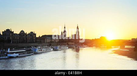 Panoramablick auf Dresden Altstadt bei Sonnenuntergang, Deutschland Stockfoto