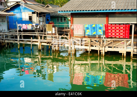 Traditionelle Thailand schwimmenden Dorf auf der Insel Koh Chang Stockfoto