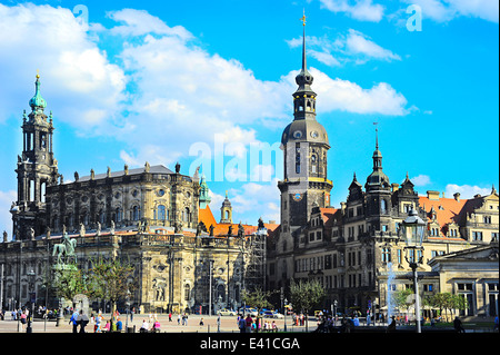 Denkmal von König Johann von Sachsen, katholische Kirche und Dresdner Residenzschloss in Dresden, Deutschland Stockfoto