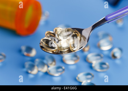 Kapseln mit Omega-3-vitamin Stockfoto