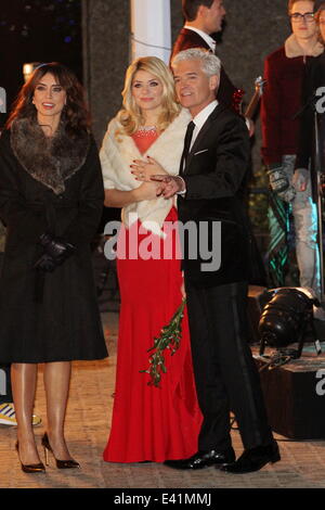 Dreharbeiten für ITV Spendenaufruf Text Santa Featuring: Holly Willoughby, Phillip Schofield, Gast, Christine Bleakley Where: London, Vereinigtes Königreich bei: 19. Dezember 2013 Stockfoto