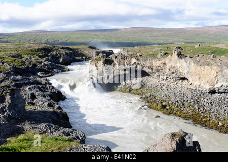 Godafoss Wasserfall der Götter oder Godi, Fluss Skjalfandafljot, Thingeyjarsveit, Myvatn Bezirk North Central Island Stockfoto