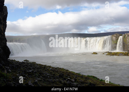 Godafoss Wasserfall der Götter oder Godi, Fluss Skjalfandafljot, Thingeyjarsveit, Myvatn Bezirk North Central Island Stockfoto