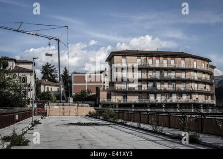 L ' Aquila, Italien. 2. Juli 2014. Ein Blick auf Belvedere Brücke, am 2. Juli 2014 in l ' Aquila, Italien, schwer beschädigt nach dem Beben von 6. April 2009. © Manuel Romano/NurPhoto/ZUMA Draht Stockfoto