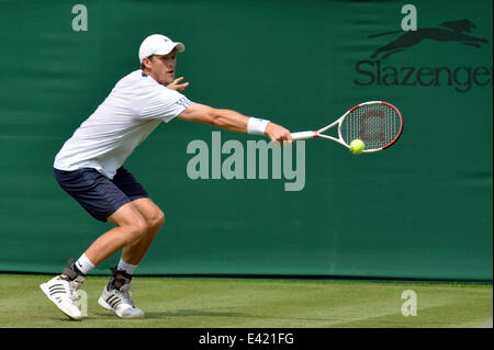 Manchester, UK. 2. Juli 2014. Sechste Samen, die Neil Pauffley eine Rückhand spielt, zurück in seine zweite Runde Niederlage von Joe Salisbury 6-7, 2-6 bei den Aegon GB Pro Tennis-Turnier in der nördlichen Club, Didsbury, Manchester. Bildnachweis: John Fryer/Alamy Live-Nachrichten Stockfoto