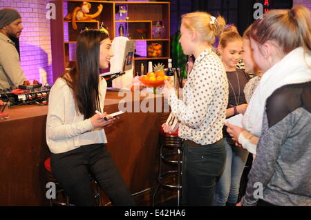 KiKA TV feiert 25-jähriges Jubiläum der Logo! Kinder-Nachrichtensendung im E-Werk.  Mitwirkende: Elif, Gast wo: Berlin, Deutschland bei: 10. Januar 2014 Stockfoto