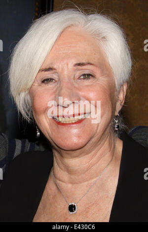 Oberon Theater Ensemble Hommage an Austin Pendleton, gehalten am Players Club - Ankünfte.  Mitwirkende: Olympia Dukakis wo: New York, New York, Vereinigte Staaten von Amerika bei: 13. Januar 2014 Stockfoto