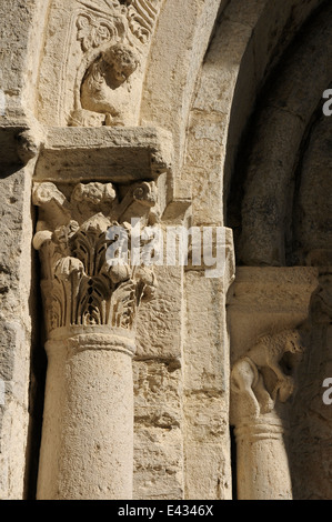 Detail, Krankenhaus Saint Julia, romanische Fassade 12. Jahrhundert. Besalú. La Garrotxa. Provinz Girona. Katalonien. Spanien Stockfoto